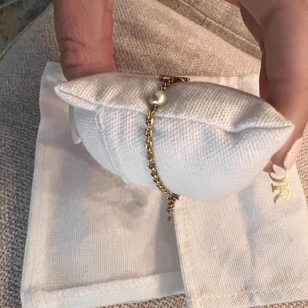 DIOR Gold-Finish Chain with Resin Pearls Bracelet - Picture 6 of 6